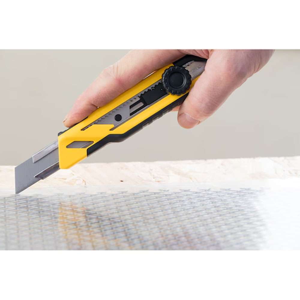 Cutter 18 mm con rotella di bloccaggio 3 blade Stanley STHT-10268-0